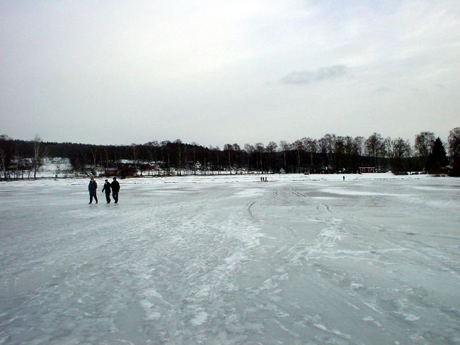 岸があんなに向こうに…割れて落ちたら死ぬかも…