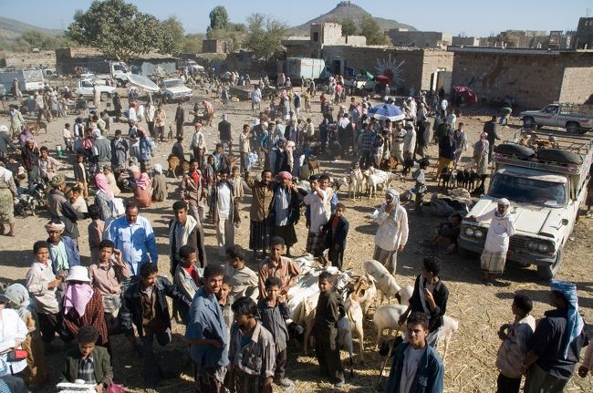 ０９：００〜０９：４５　　　<br />ディムナにて金曜バザールの見学(出発より３３ｋｍ)