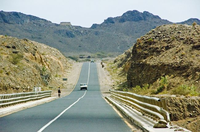 途中　アデンまで半砂漠の景色が続きます