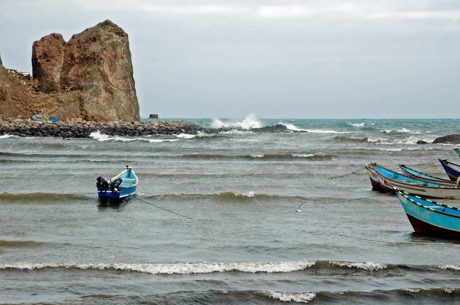 ・スーツケースは、４ＷＤに積み込む　１泊分のお泊まりセットを用意<br />小さめのバスに乗り換え、市内観光へ<br />先ずは漁港の小さな市場へ