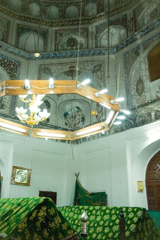 ・ミナレットはインドネシア様式<br />・何回も破壊と修復を繰り返し、最近では１９９４年の内戦の際にも一部破壊されたそうです