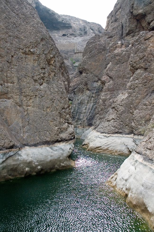 岩山の斜面を利用して１７の貯水池が作られる<br />１１が現存<br />