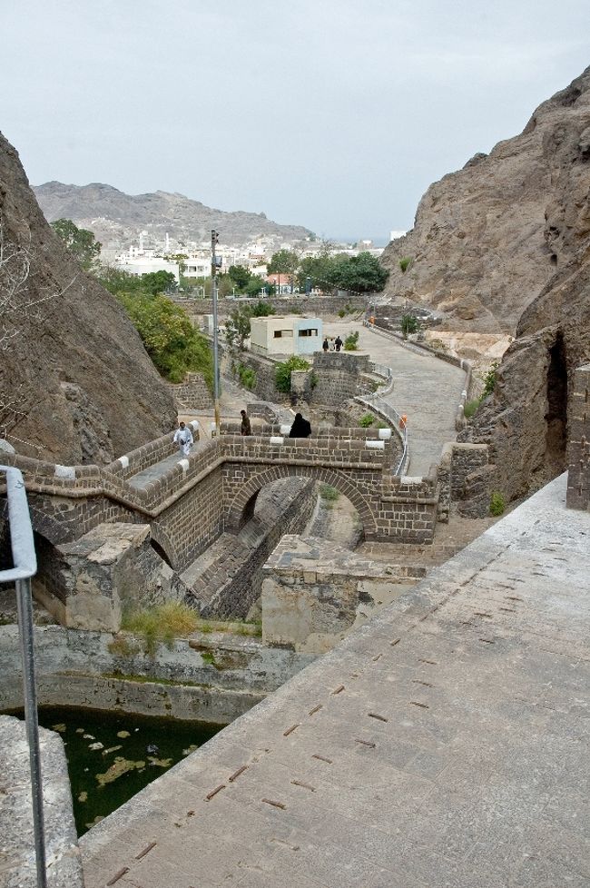 ヒムルヤ王国時代の紀元後３世紀頃に作られたものだそうです→確証はないとのこと