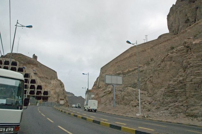 １５：１０〜１５：２０　　　　　　　<br />アデンゲートの見学<br />・１５世紀後オスマン・トルコによって城壁とゲートが建設されました<br />イギリス時代に修復