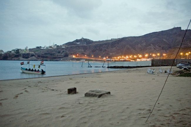 明日は空路ムカッラヘ向かっら