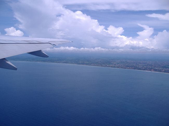 日本ではコートが手放せない季節にもかかわらず、バリ仕様に合わせて、薄手のまま家を飛び出し、そのままＬＥＴ’Ｓ　ＧＯ！