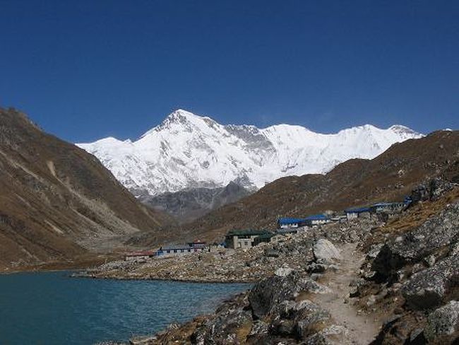 ゴーキョ付近から<br />チョー・オユー(8201m)が見えました。