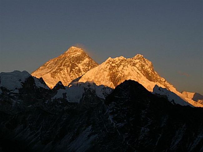 夕日を浴びるエヴェレスト<br />つかの間の、壮大な風景でした。