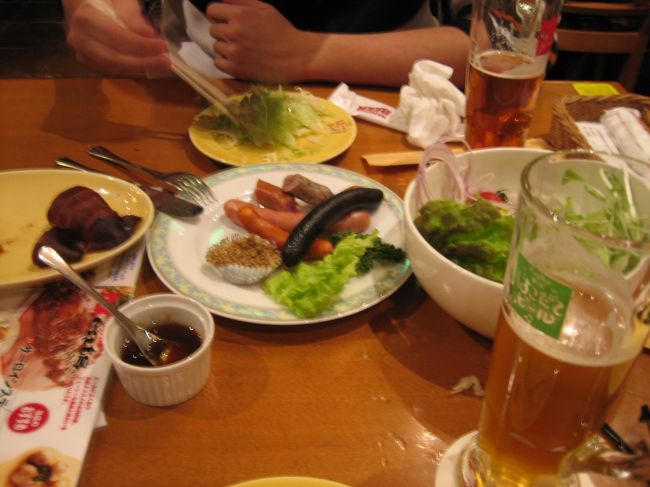食い散らかしていて恐縮です。<br />お料理やビールはこんな感じです。