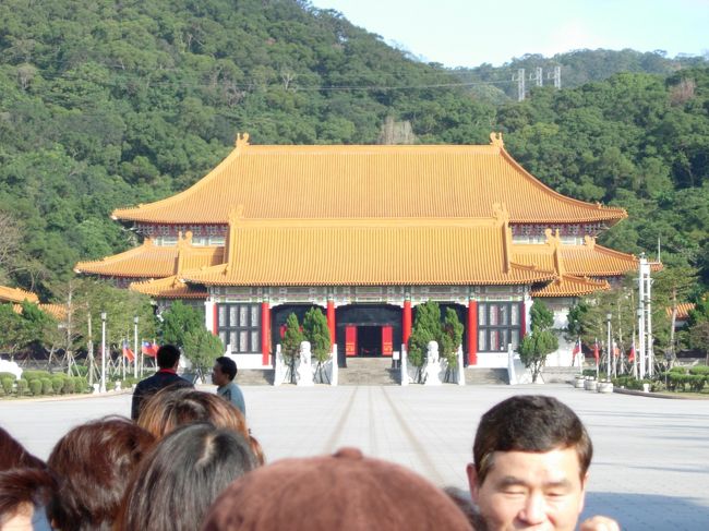 入り口から見た大殿