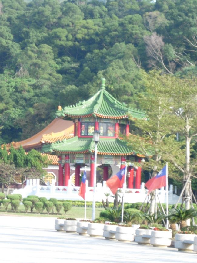 どなたかこの建物の名前を知ってる方がいらっしゃったら教えてください！<br />大殿の手前の塔です