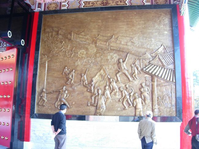 歴史を語る壁画でしょうか･･･