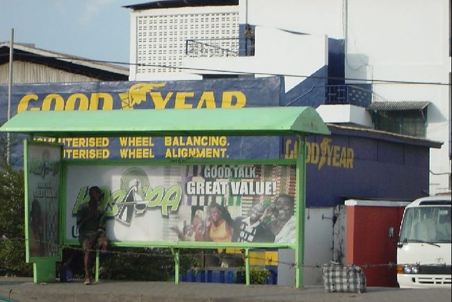 トロトロと言う乗合バスのバス停です。<br />前はただ人が立っているだけだったのに<br />こんな立派なものが出来ていた。