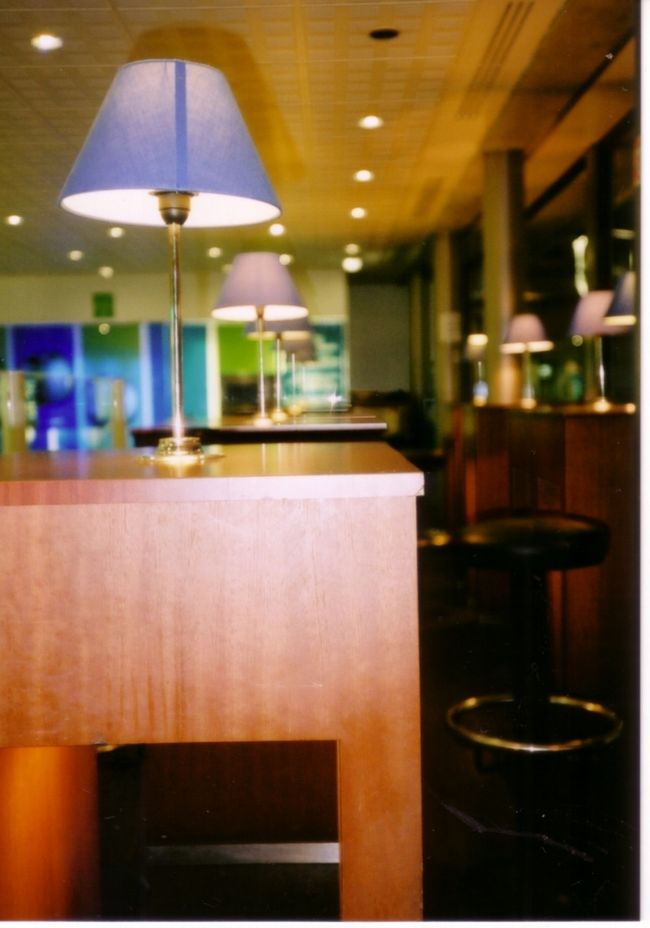 午前4時頃CDGに到着。<br />カフェで朝食。<br />軽食と飲み物のチケットが、航空料金に含まれている。