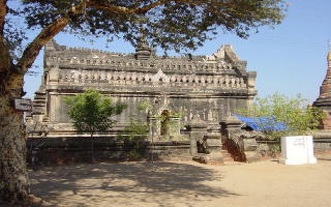 ウバーリテエイン。内部には見事なフレスコ画が残っている。