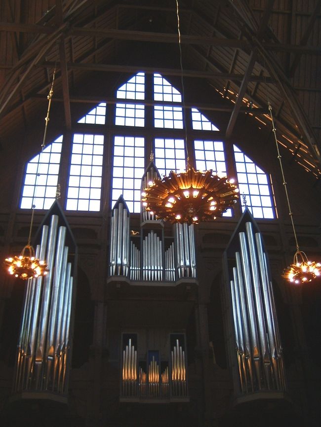 教会の中のﾊﾟｲﾌﾟｵﾙｶﾞﾝ。本来教会の中は撮影禁止ですが、誰もいなかったので思わず撮っちゃいました。神様ごめんなさい。でも、素朴で最高です。この日から、キリスト教になりました。（うそです）