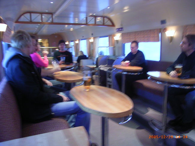 ゆっくりお茶でもと思ったのですが、<br />みなさん私と一緒で飽きてしまうのか、<br />ブュッフェはかなり盛況で、<br />座れませんでした。