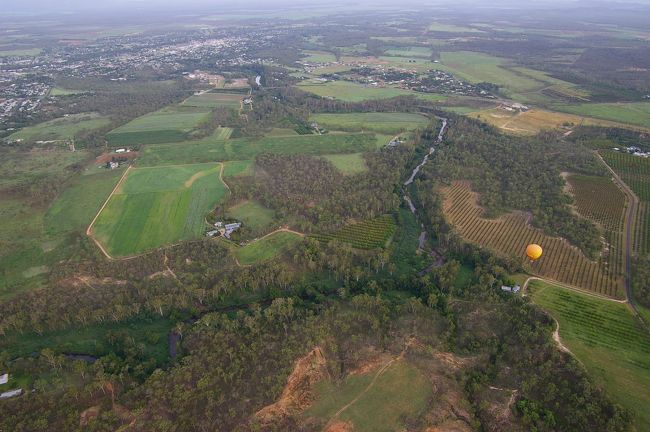右下に別の気球が見えます．