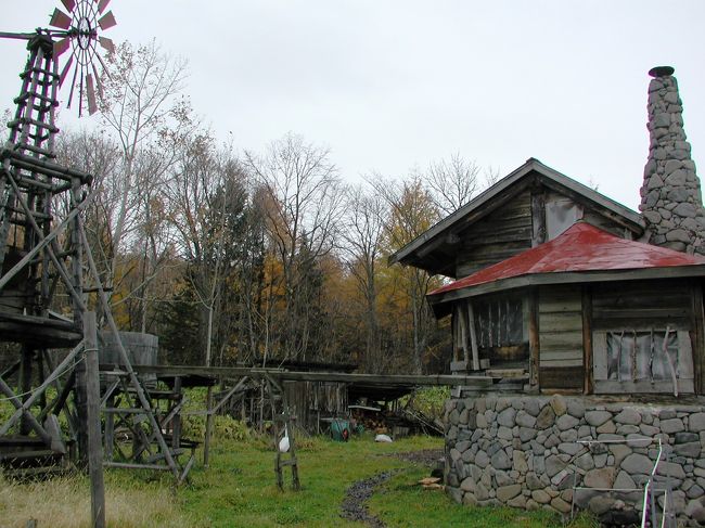 五郎さんの石の家です．