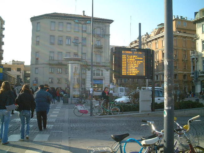 駅広場を抜けて　