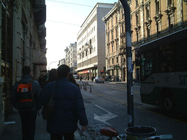 ポポロ通りを、まっすぐ５分程歩いていくと<br />