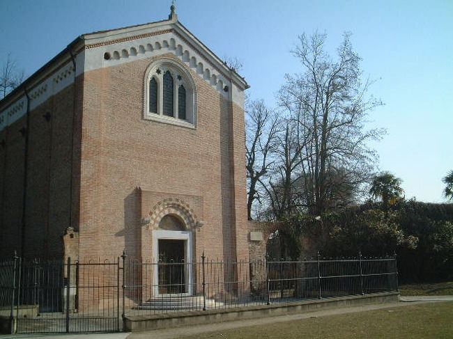 15分経って見学終了の時間です。<br /><br />でも、たまたましゅんは達の見学人数が４名だったからなのか、一生懸命見ていたからなのか、出なさいとは言われないのです。<br />とうとう次のグループが入ってきたので、さすがに警備の人の顔を見たのですが、にこっと笑っているだけです。<br />お陰で、３０分間ゆっくり見学させていただきました。