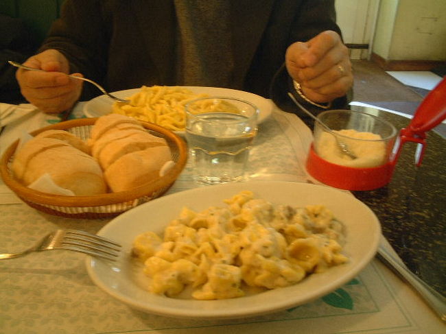 パドヴァ駅近くで昼食をとり、今からベネチアに向かいます。