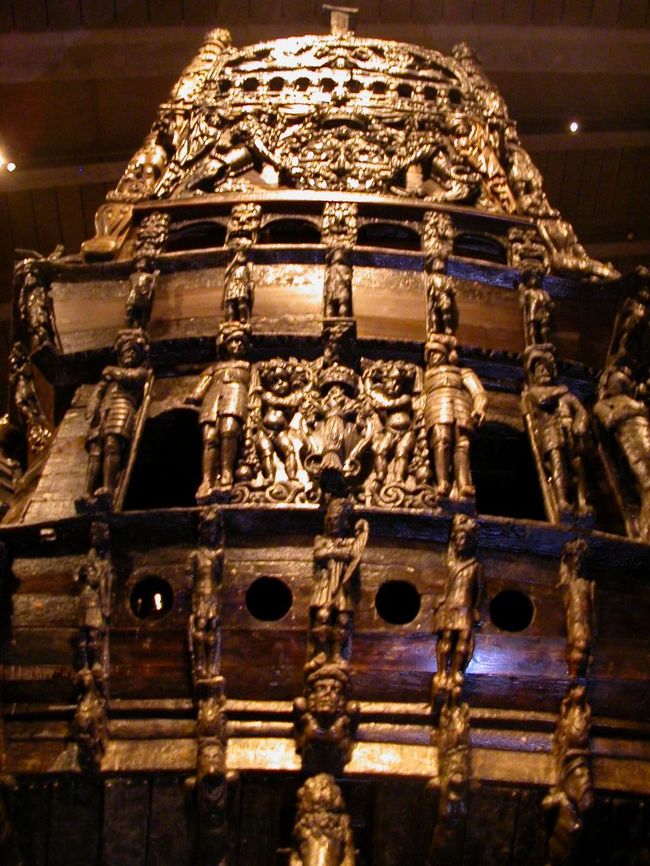 ストックホルム。ヴァーサ号博物館にて。17世紀の軍艦がそのまま展示されている。船尾の美しい装飾は一見の価値あり。