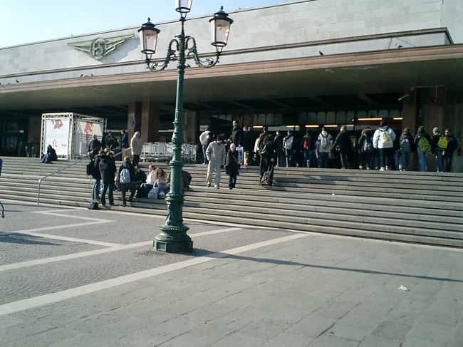 サンタ・ルチア駅です。<br />ここからヴァポレットは使わず、歩いてサンロッコに向おうと思います。