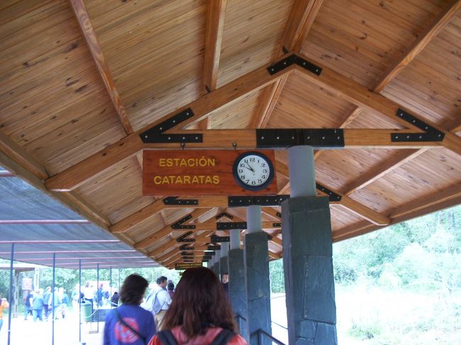 電車は３０分毎に運行。時間に遅れるなよ〜♪