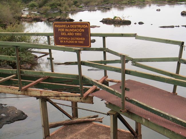 自分の歩いてる橋とは別の橋が現れる。