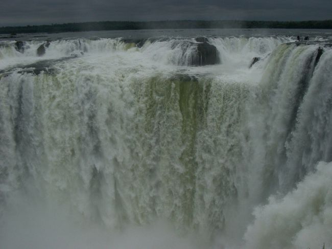 凄い！世界三大瀑布『ナイアガラ、ビクトリア、イグアス』制覇の実感が湧く。（ナイアガラ、ビクトリアの滝は別編で紹介予定）