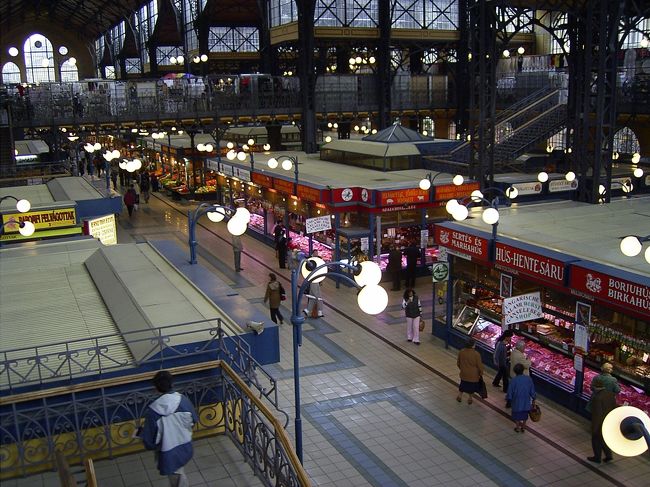 マーケットはパプリカの臭いが充満してます。