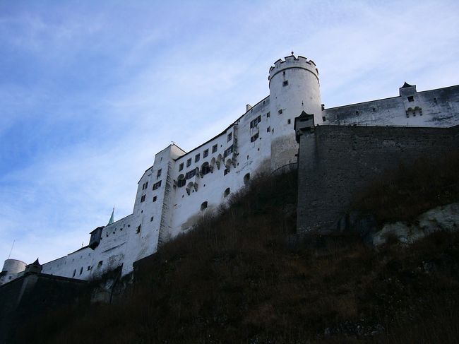 ホーエンザルツブルク城塞へ行きました。<br />歩いて登りましたがヘトヘトになりました。<br />