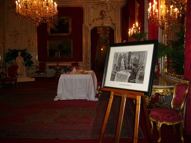 王宮内部。<br />エリザベートの服なども展示してあります。<br />ウエストの細さには、ただ脱帽です。