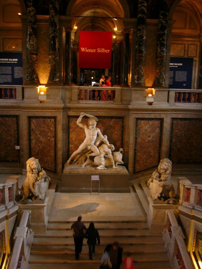 次は美術史博物館です。<br />入り口からこんな豪華な感じでドドーンと迎えてくれます。<br />期待も膨らみます。