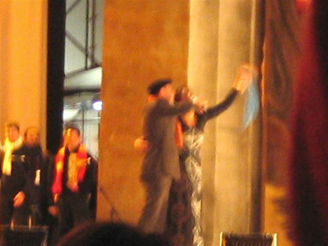 それを真城めぐみとUAを足して２で割ったようなボーカルが、<br />ソウルフルに歌いまくり！<br /><br />