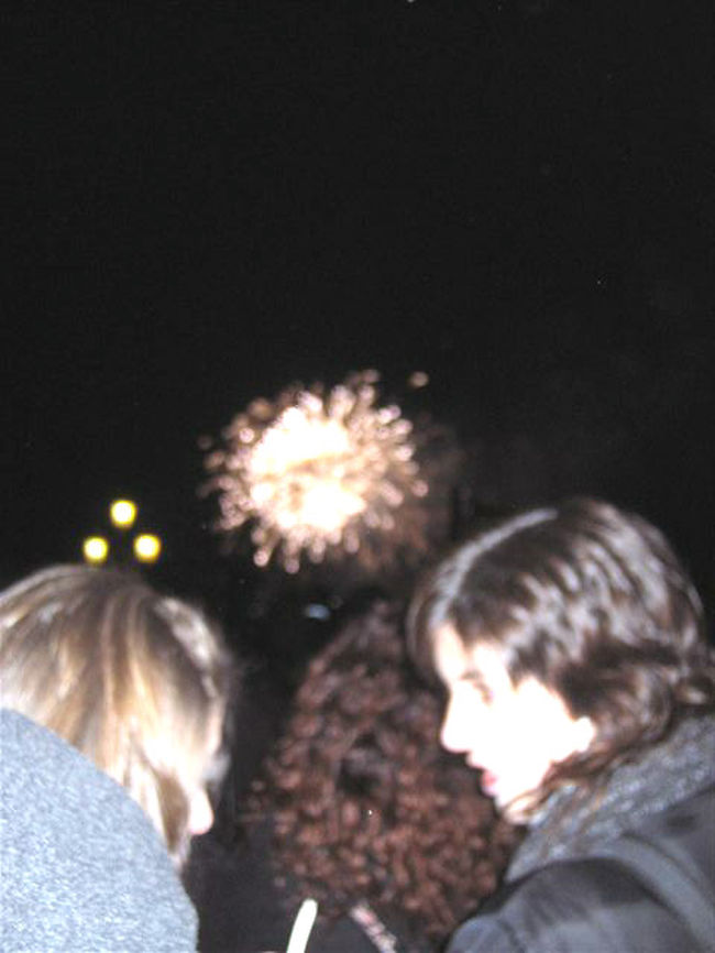 最後の最後のクライマックス！<br />場所を海沿いに移して、打ち上げ花火の連発！<br /><br />すべてが終わったころは、深夜１２時を回っていました･･･。<br />ああ、なんてすばらしいお祭りだった！