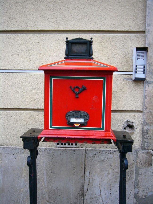 最近旅行する際に必ず撮影するもの、私の場合はポストです。<br />これはハンガリーのポスト。