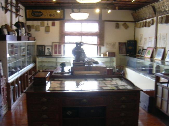 ”日本丸”という薬が有名だそうです。<br /><br />昔ながらの薬に関する道具などがいっぱいです＾＾<br />レトロちっくなとこが妙にかわいらしい感じがしました！