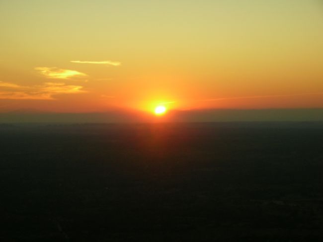 ポッパ山に12月31日の日の入を見に行きました。<br />最高に素敵な、2005年最後の日をすごせました。<br />