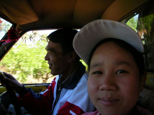 ローカルバスに乗ってバガンに帰りました。<br />帰りのバスで知り合った女の子にミャンマー語を教えてもらいながら戻ってきたので、帰りは早く感じられました。