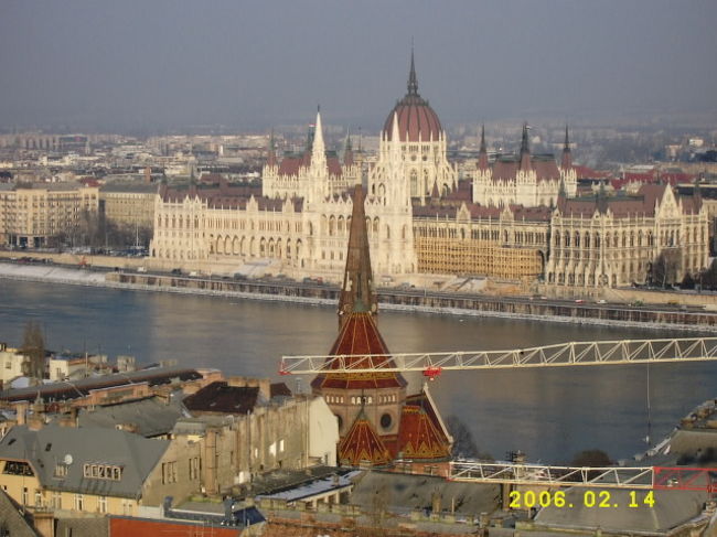 漁夫の砦から見たドナウ河と国会議事堂。<br />さすがドナウの真珠・・・麗しい！