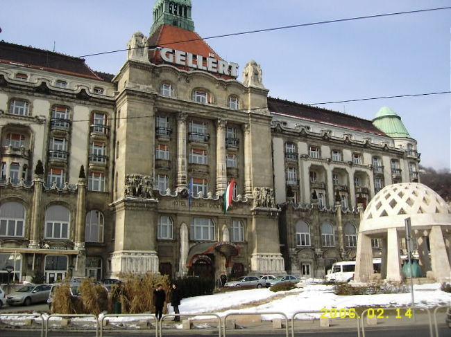 ＜六日目＞<br />ゲッレールト温泉へ！<br />お湯はぬるめだったけど、長く入ってると汗がじんわり出てくる。<br />温水プールはアールヌーボー調の造りがかっこいい！