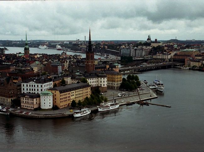 市庁舎の展望台の上から撮ったストックホルムの港。<br />この景色、今まで雑誌等で見たことあったんだけど、実際に見ることになるとは。