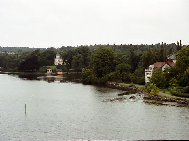 さあ、夜も明けバイキングラインの豪華客船もストックホルム港へ到着しました。