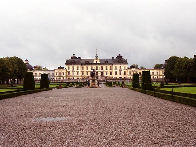 しかし、あいにくの雨。<br />泣く泣く、雨に打たれながら歩きました。