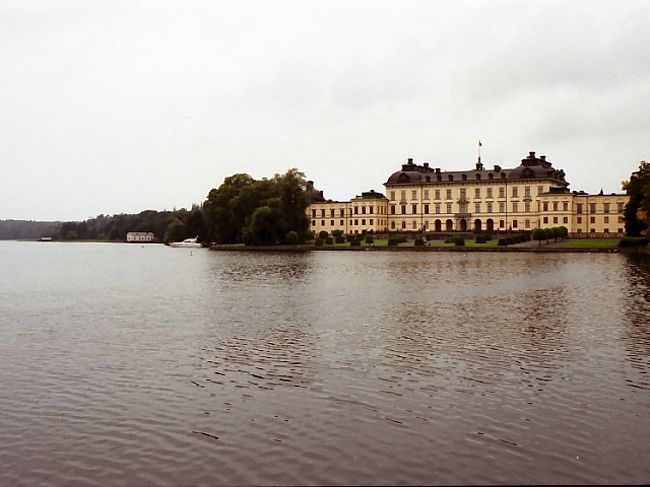 宮殿を別角度から。<br />さあ、はやいところコペンハーゲンに行きましょう。