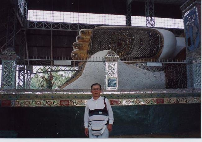 ミャンマー。ペグーのシエターリャウンパゴダ、涅槃仏の足の裏