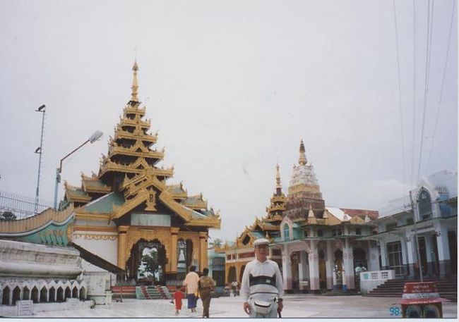 ミャンマー。シェモードパゴダ